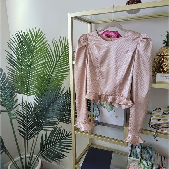 vestique Tops - NWOT Vestique Holiday Stylish Rose Gold Puff Sleeve Top Size Med | Statement Top